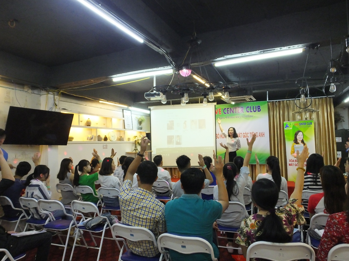 Thương hiệu - X&atilde; hội hiện đại, kh&ocirc;ng ngại học tiếng Anh c&ugrave;ng AVE Center Club (H&igrave;nh 4).