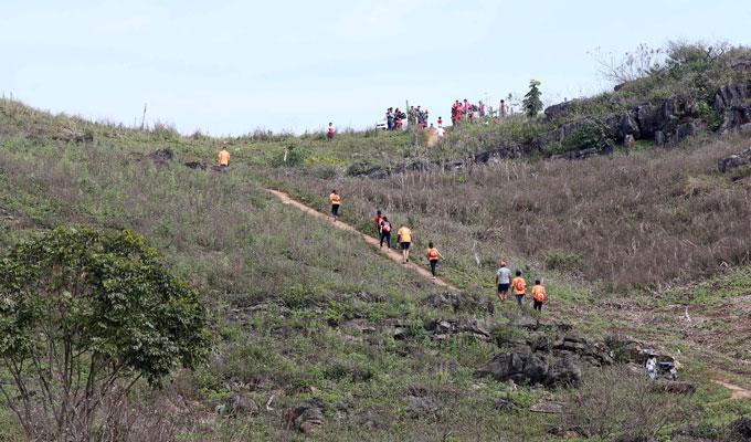 Cần biết - VĐV say đắm với đường chạy tuyệt đẹp tại Mộc Châu tại giải Vietnam Trail Marathon 2019 (Hình 4).