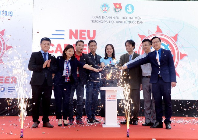 Truyền thông - Tân Á Đại Thành mang đến nhiều cơ hội việc làm tại NEU CAREER EXPO 2019