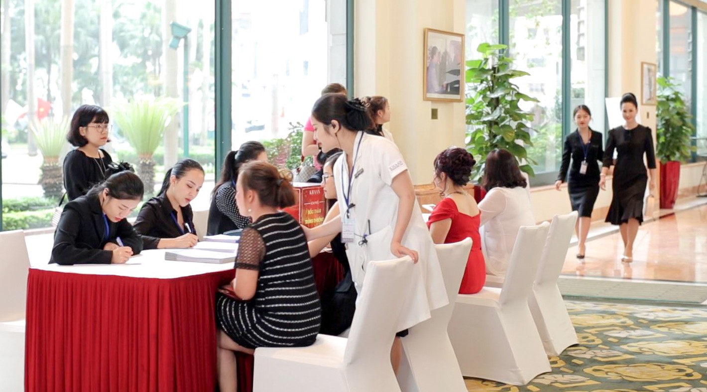 Truyền thông - Ngập tràn cảm xúc trong buổi Hội thảo giảm béo quốc tế 2019 của Thẩm mỹ Quốc tế Khaan (Hình 4).