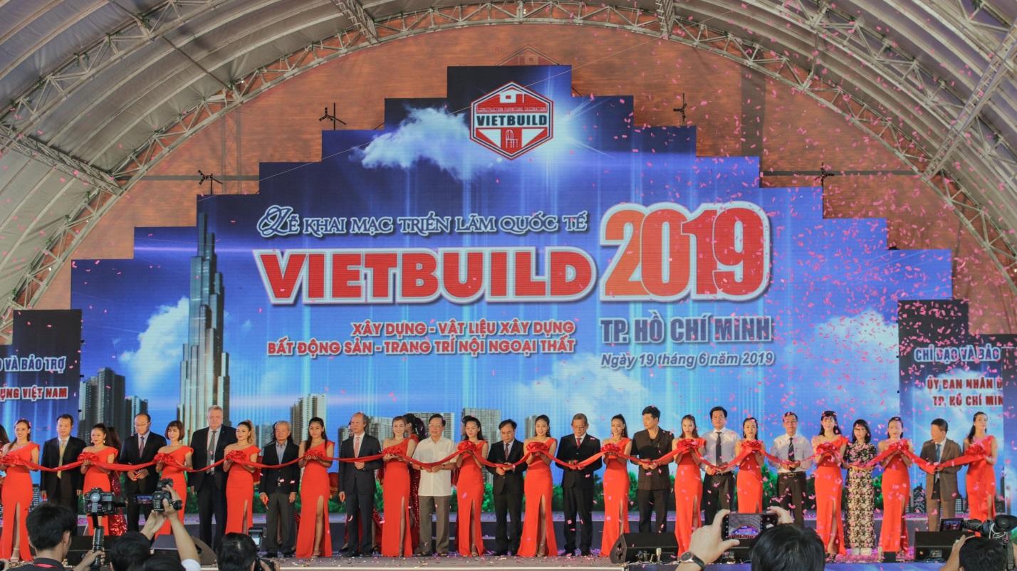 Cần biết - Gian hàng Tập Đoàn Tân Á Đại Thành thu hút đông đảo khách tham quan và mua sắm tại Vietbuild tháng 06/2019