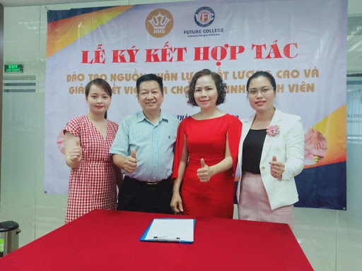 Cần biết - Lễ ký kết hợp tác giữa trường trung cấp Future Việt Nam với Thẩm mỹ viện Hoàng Gia (Hình 3).