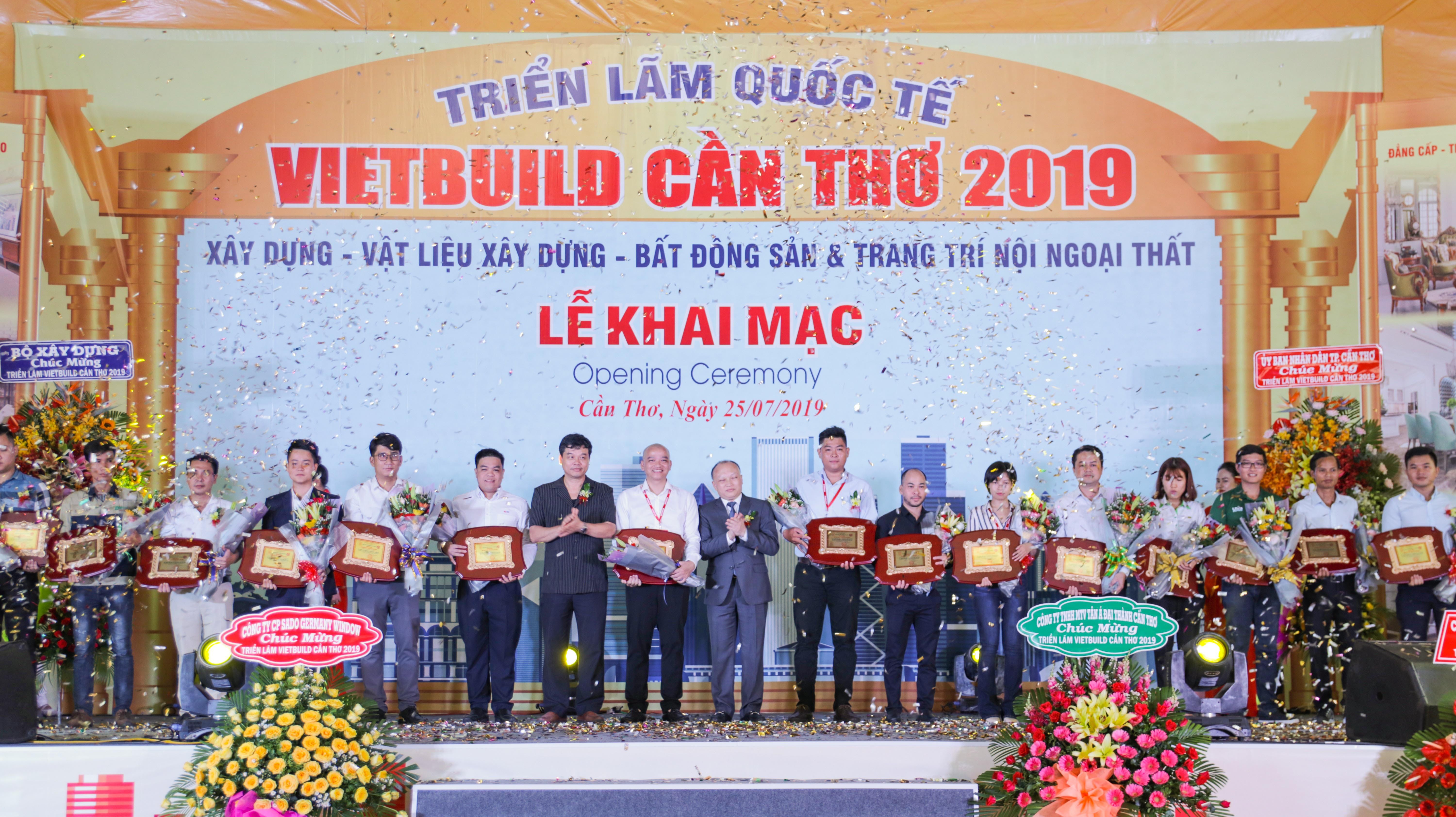 Cần biết - Tập đoàn Tân Á Đại Thành mang thử thách độ bền Siêu Bồn Nhựa Plasmanđến Vietbuild Cần Thơ 2019 (Hình 2).