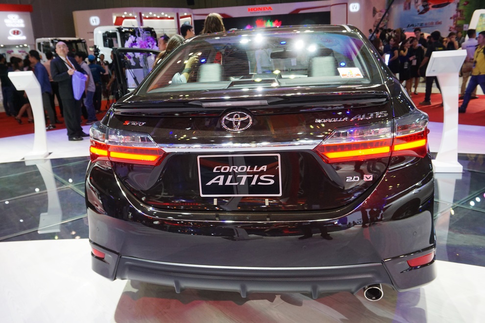 Xe++ - [VMS 2017] Quyết chiến Mazda3, Toyota tung Corolla Altis 2017 (Hình 7).