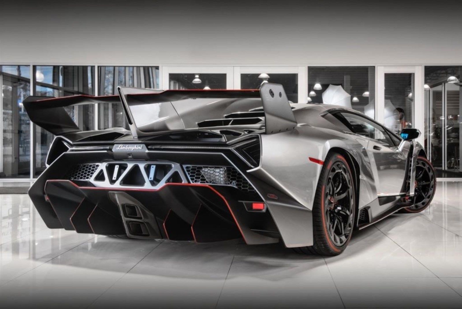 Xe++ - ‘Siêu Bò’ Lamborghini Veneno giá 213 tỷ tìm chủ mới (Hình 2).