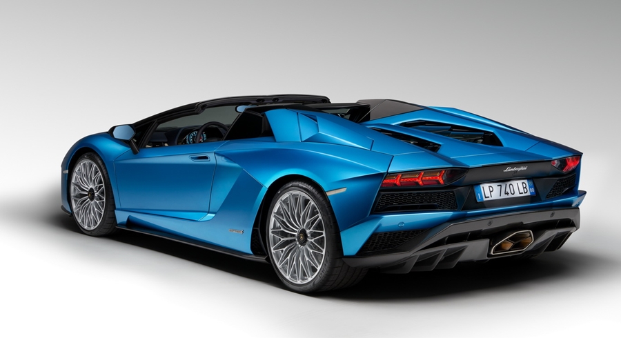 Xe++ - “Bò tót” mui trần Lamborghini Aventador S Roadster có giá từ 8,5 tỷ đồng (Hình 2).