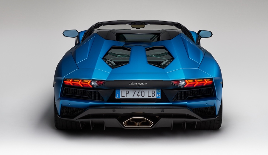 Xe++ - “Bò tót” mui trần Lamborghini Aventador S Roadster có giá từ 8,5 tỷ đồng (Hình 6).