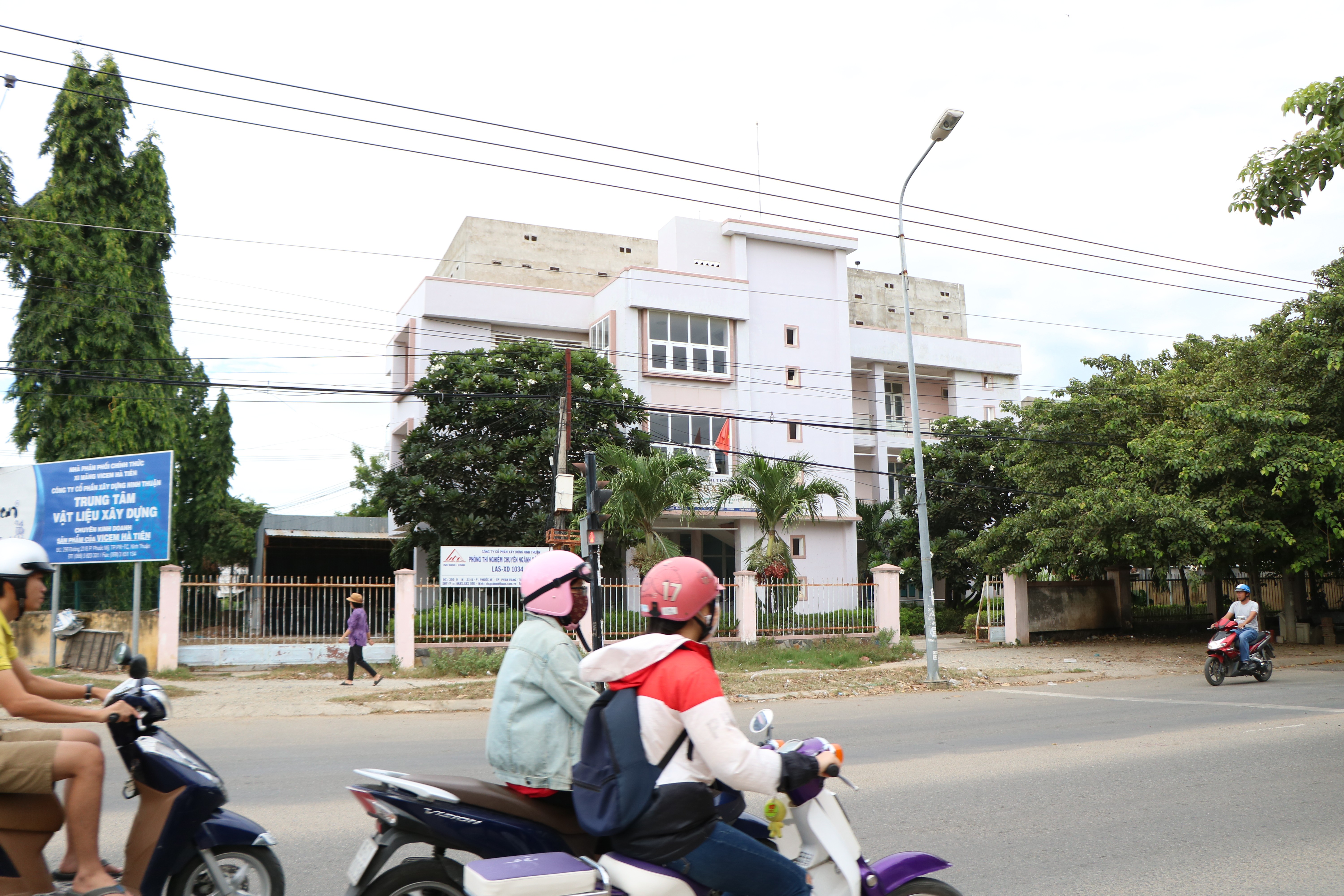 Đầu tư - Cận cảnh những 'lô cốt' dụ chim yến ngoài vùng quy hoạch (Hình 5).