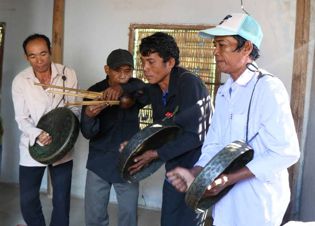 Văn hoá - Giữ “hồn” lễ hội Katê bằng nghi thức đón rước y trang (Hình 2).