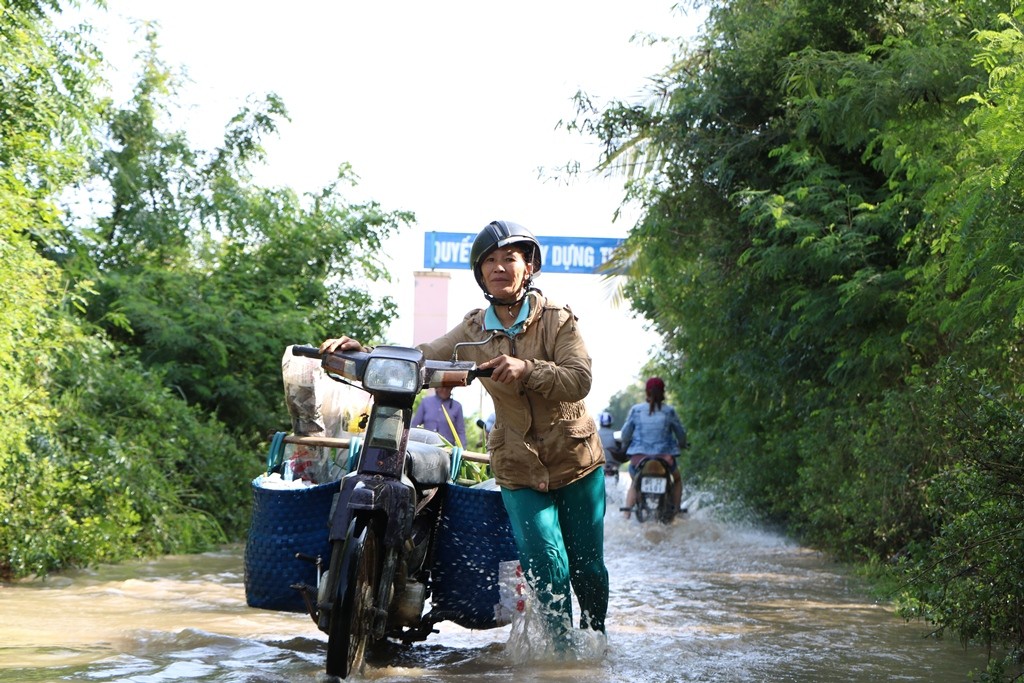 Tin nhanh - Ninh Thuận: Người dân vật vã vì áp thấp nhiệt đới sau cơn bão số 8 (Hình 3).