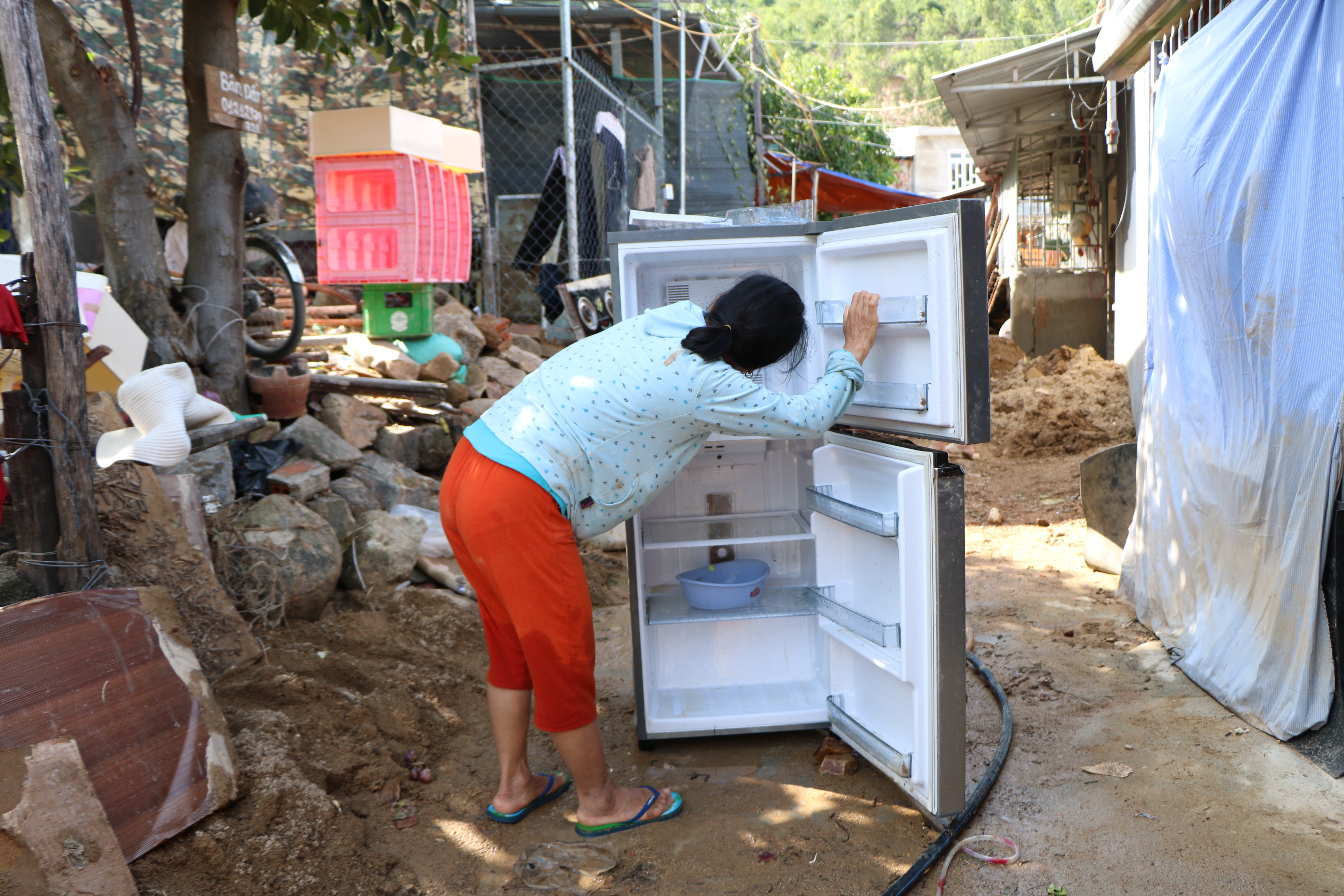 Tin nhanh - Khánh Hòa: Mất trắng tài sản chỉ sau hơn 10 phút lũ quét (Hình 8).