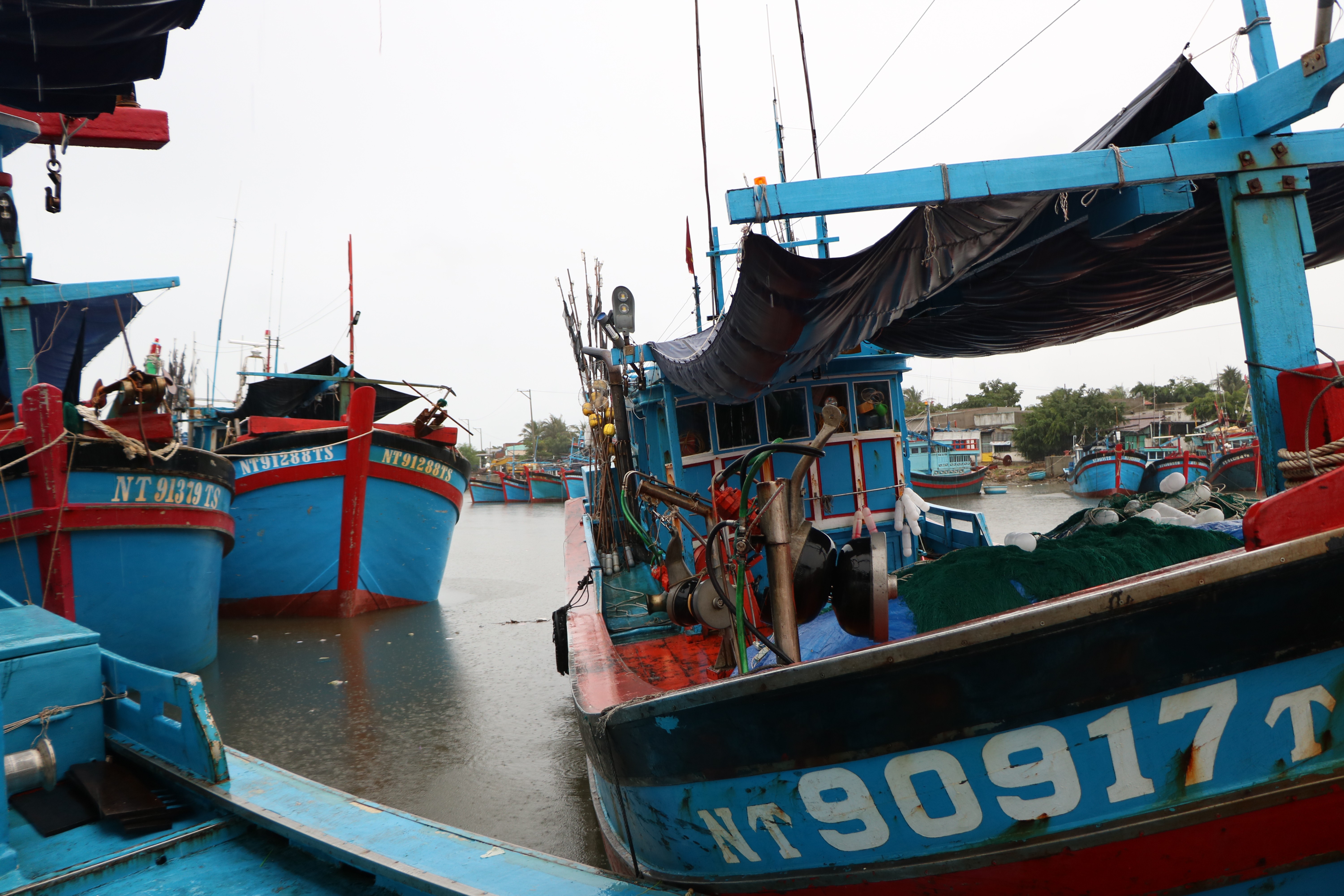 Tin nhanh - Ninh Thuận: Nghiêm cấm tàu thuyền ra khơi, tạm dừng các hoạt động vui chơi trên biển 