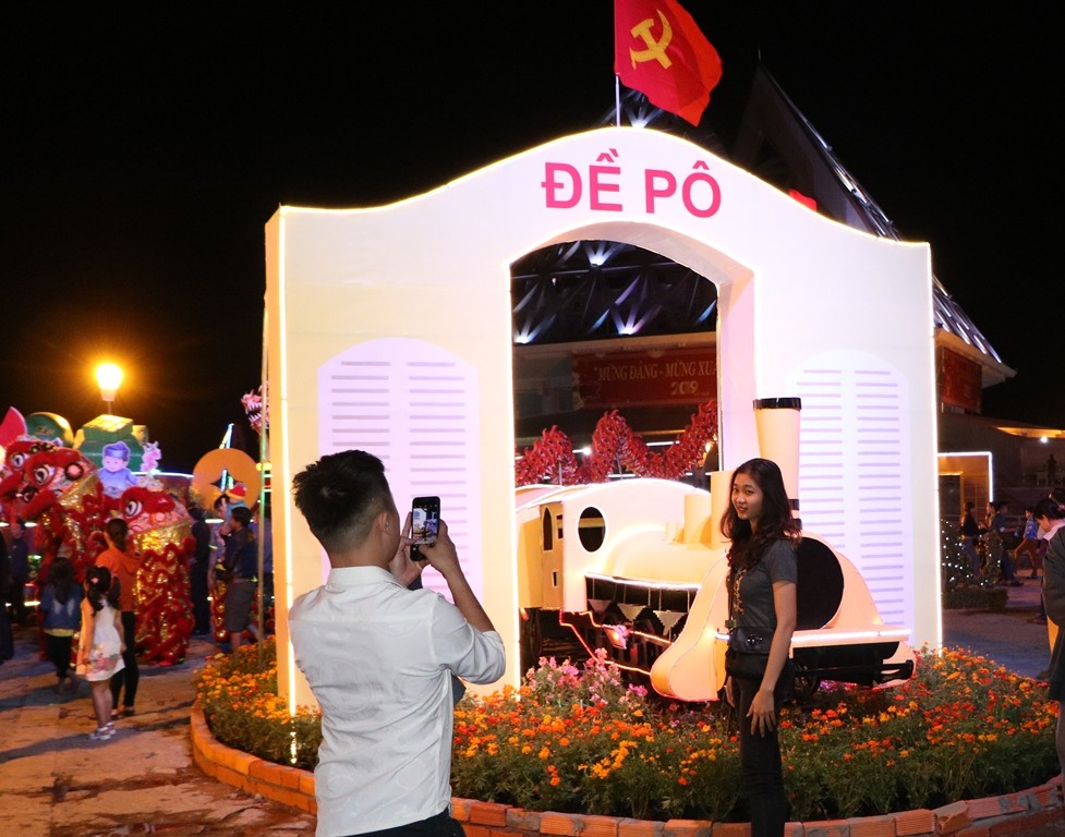 Văn hoá - Ninh Thuận: Năng lượng điện gió, điện mặt trời điểm nhấn Vườn hoa Xuân Kỷ Hợi 2019 (Hình 5).