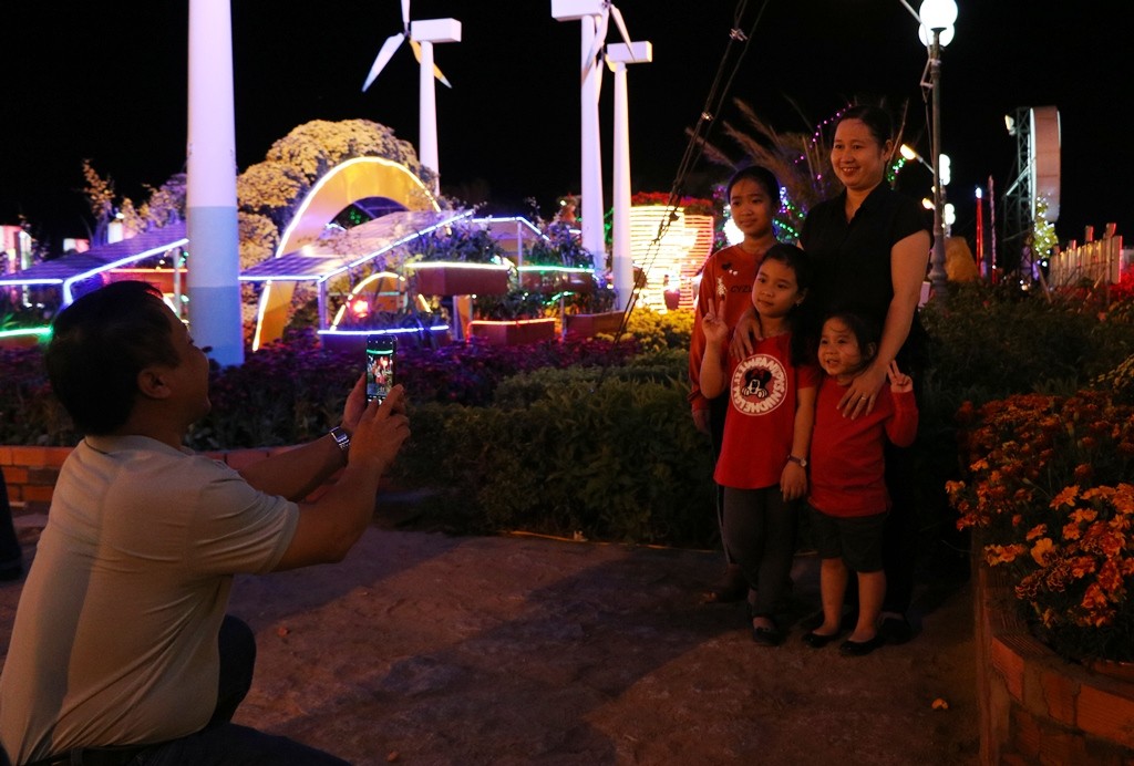 Văn hoá - Ninh Thuận: Năng lượng điện gió, điện mặt trời điểm nhấn Vườn hoa Xuân Kỷ Hợi 2019 (Hình 14).
