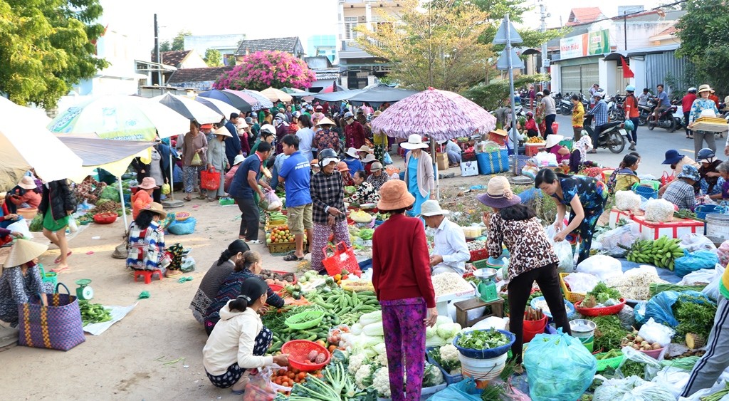 Văn hoá - Ninh Thuận: Nhộn nhịp phiên chợ mùng 2 Tết