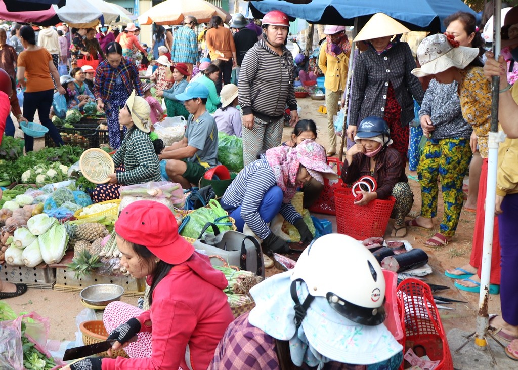 Văn hoá - Ninh Thuận: Nhộn nhịp phiên chợ mùng 2 Tết (Hình 5).