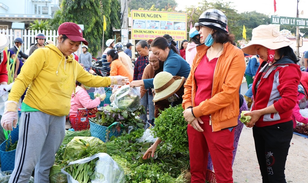 Văn hoá - Ninh Thuận: Nhộn nhịp phiên chợ mùng 2 Tết (Hình 7).