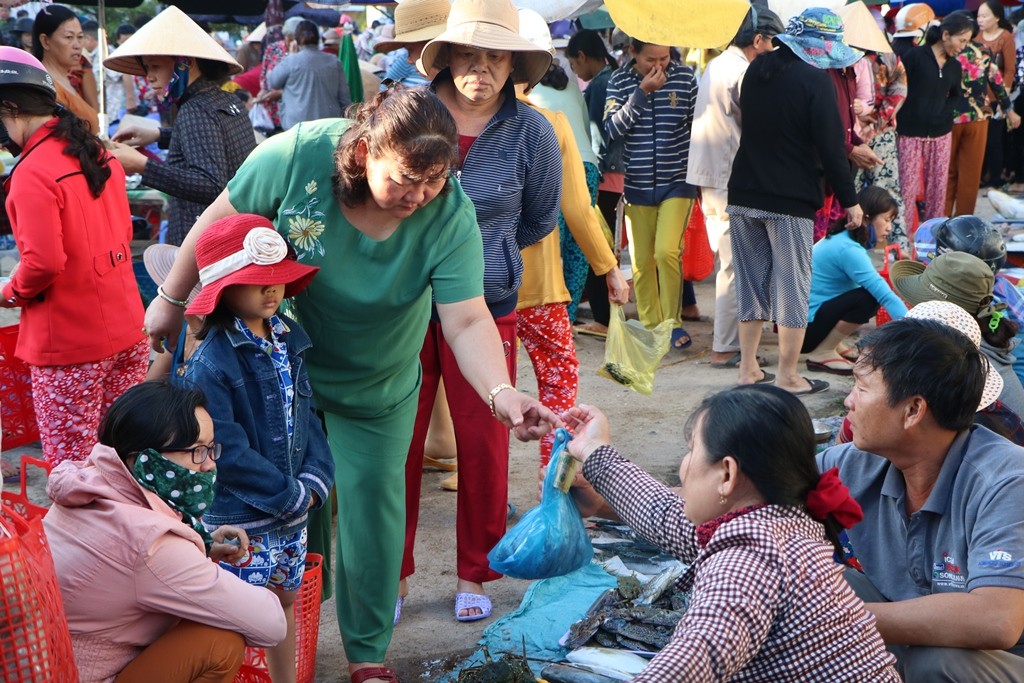 Văn hoá - Ninh Thuận: Nhộn nhịp phiên chợ mùng 2 Tết (Hình 13).