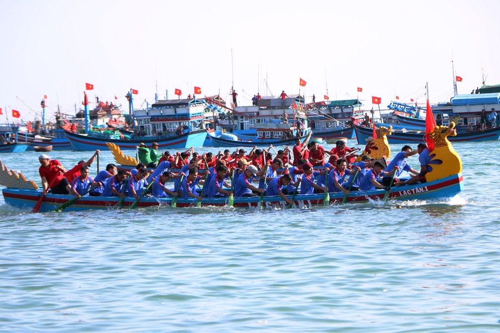 Văn hoá - Ninh Thuận: Sôi nổi lễ hội đua thuyền rồng mừng Xuân Kỷ Hợi 2019 (Hình 16).