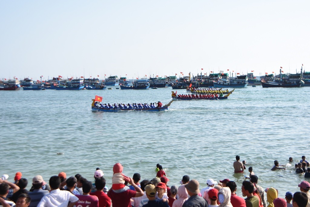 Văn hoá - Ninh Thuận: Sôi nổi lễ hội đua thuyền rồng mừng Xuân Kỷ Hợi 2019 (Hình 2).