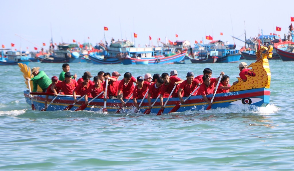 Văn hoá - Ninh Thuận: Sôi nổi lễ hội đua thuyền rồng mừng Xuân Kỷ Hợi 2019 (Hình 3).