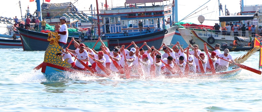 Văn hoá - Ninh Thuận: Sôi nổi lễ hội đua thuyền rồng mừng Xuân Kỷ Hợi 2019 (Hình 5).