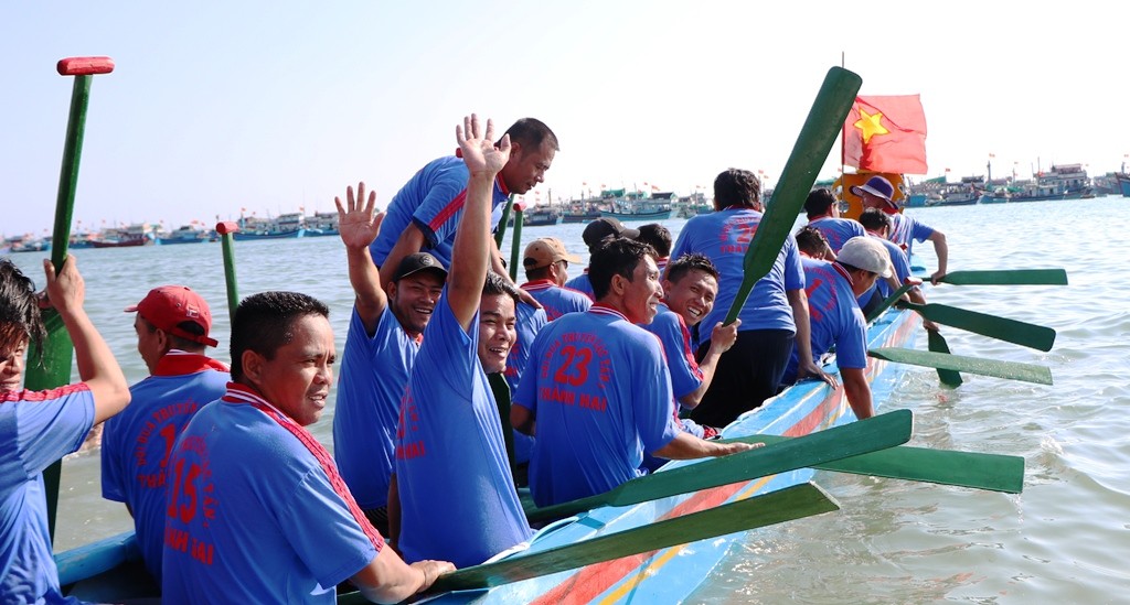 Văn hoá - Ninh Thuận: Sôi nổi lễ hội đua thuyền rồng mừng Xuân Kỷ Hợi 2019 (Hình 7).