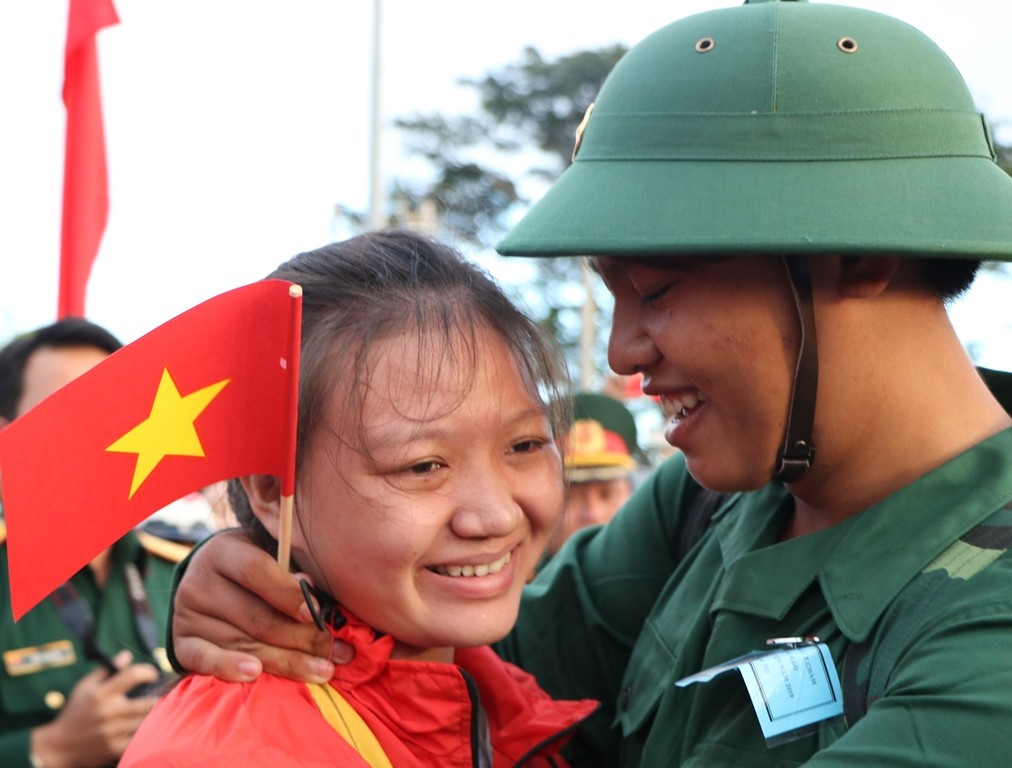 Tin nhanh - Ngày nhập ngũ: Cận cảnh cảm xúc kẻ ở người đi (Hình 6).