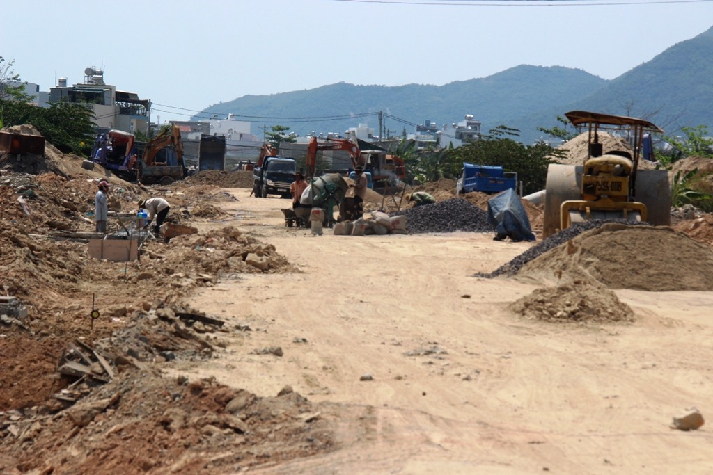 Tin nhanh - Dự án Hoàng Long “ì ạch” hơn 10 năm, dân “nhắm mắt” xây dựng nhà ở trái phép  (Hình 2).