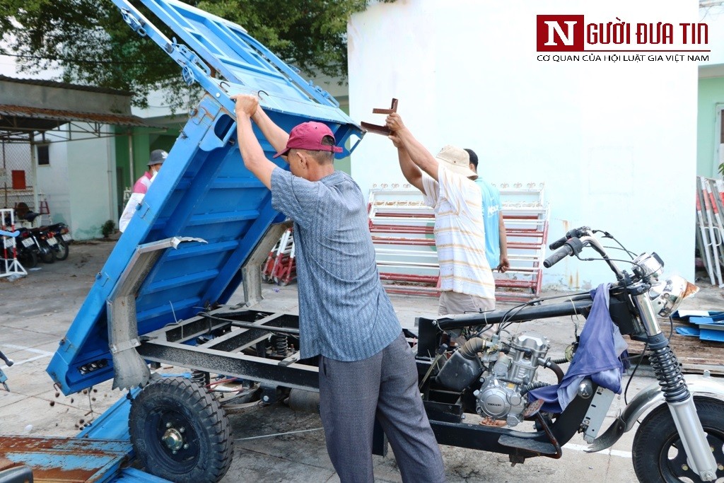 Tin nhanh - Cận cảnh hàng trăm xe gắn máy, ba gác máy tự chế bị Công an Ninh Thuận tiêu hủy (Hình 5).