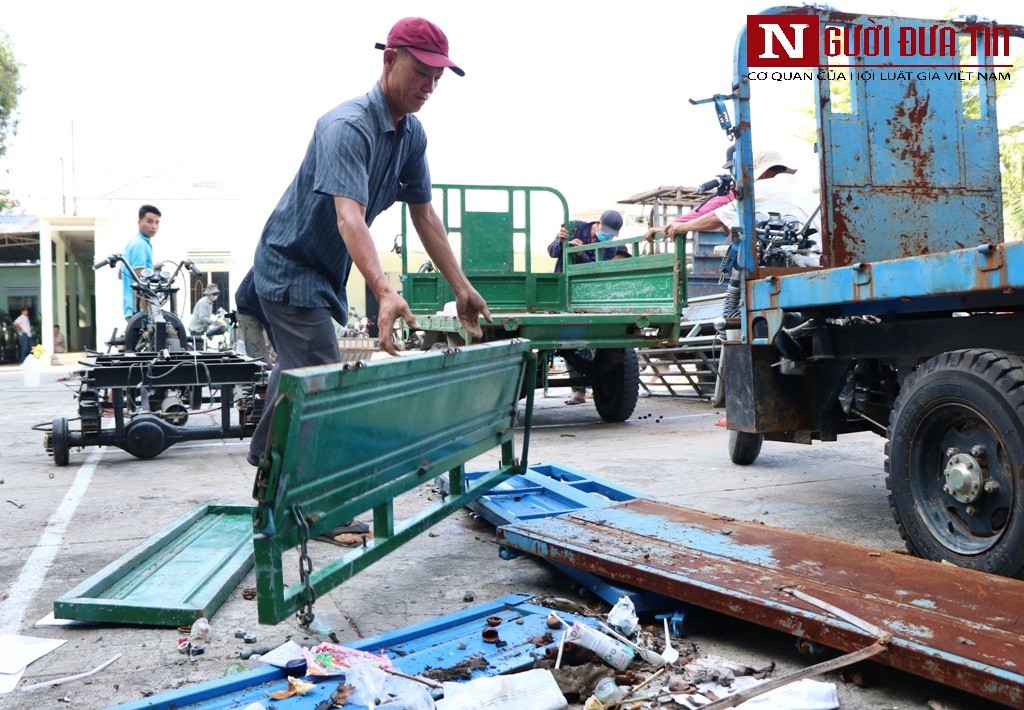 Tin nhanh - Cận cảnh hàng trăm xe gắn máy, ba gác máy tự chế bị Công an Ninh Thuận tiêu hủy (Hình 8).