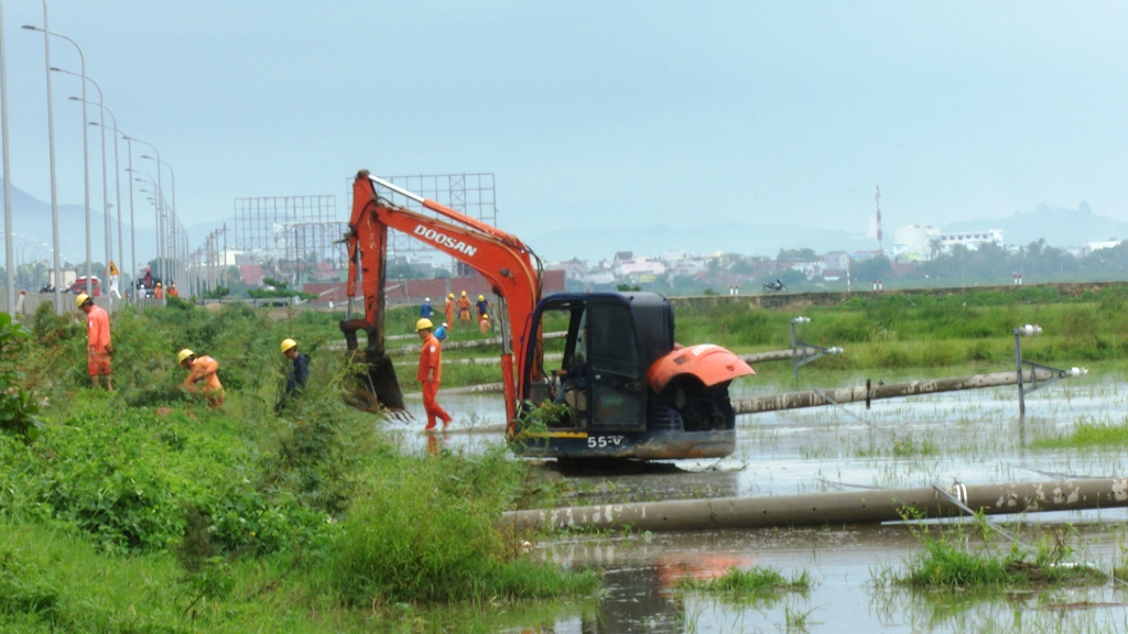 Tin nhanh - Bão số 5 gây thiệt hại nặng nề cho các tỉnh Nam Trung Bộ (Hình 2).