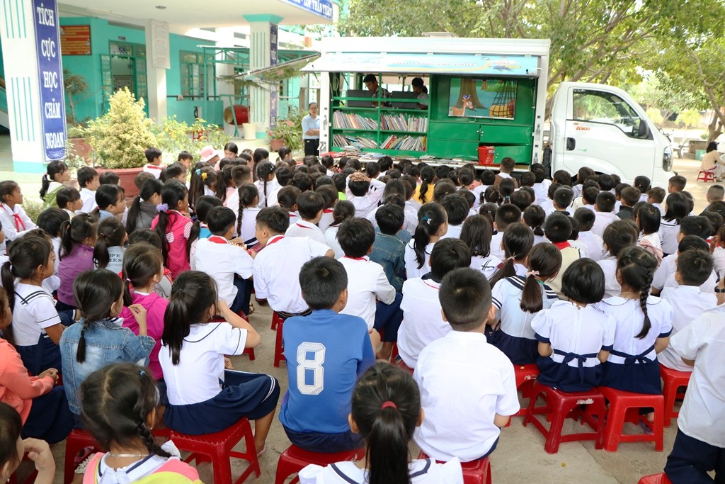 Giáo dục - Ninh Thuận: Học sinh vùng sâu, vùng xa hào hứng với  xe thư viện lưu động (Hình 11).