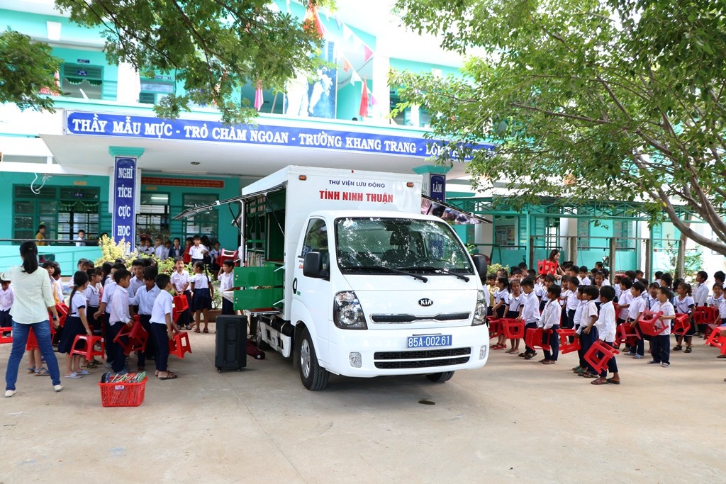 Giáo dục - Ninh Thuận: Học sinh vùng sâu, vùng xa hào hứng với  xe thư viện lưu động (Hình 14).