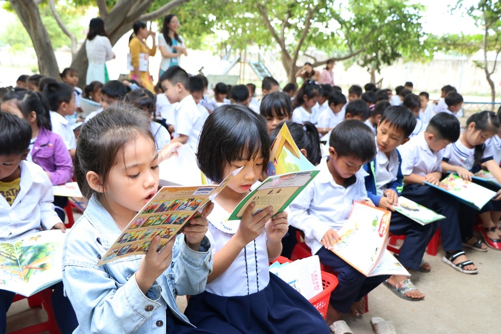 Giáo dục - Ninh Thuận: Học sinh vùng sâu, vùng xa hào hứng với  xe thư viện lưu động (Hình 2).