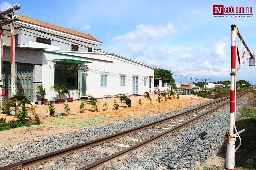 Tin nhanh - Ninh Thuận: Hàng loạt công trình xây dựng lấn chiếm hành lang an toàn đường sắt