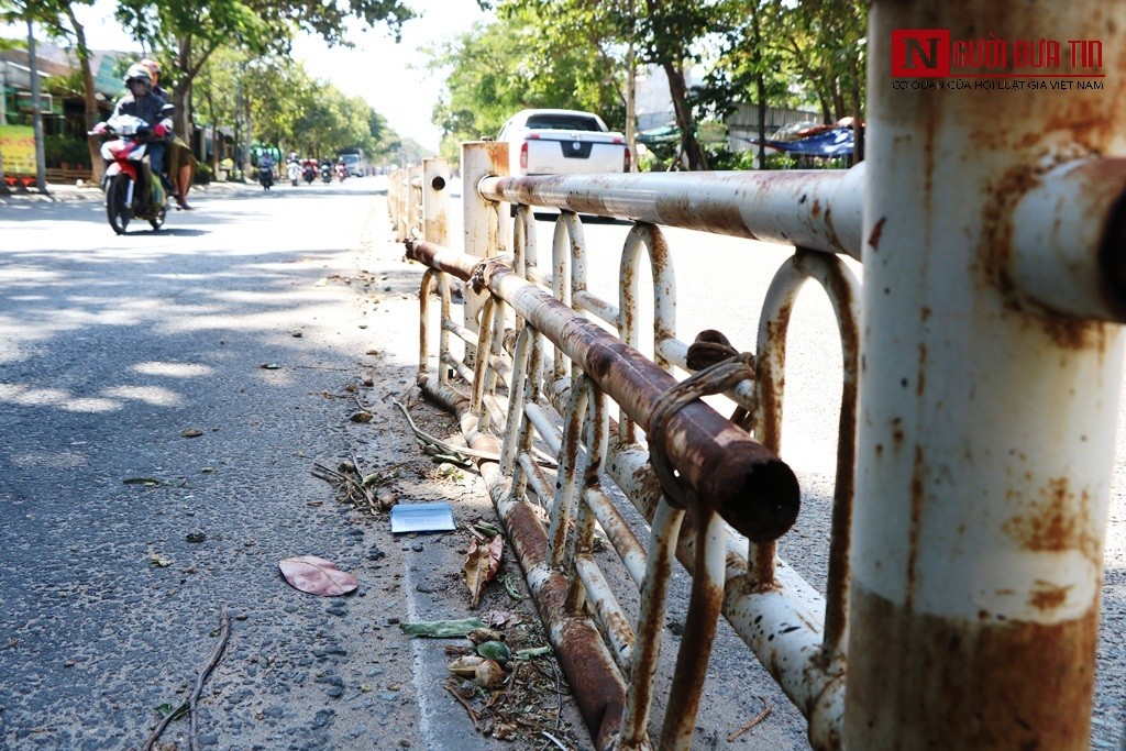 Dân sinh - Chùm ảnh: Những 'cái bẫy' chết người từ dải phân cách hư hỏng ở Ninh Thuận (Hình 7).