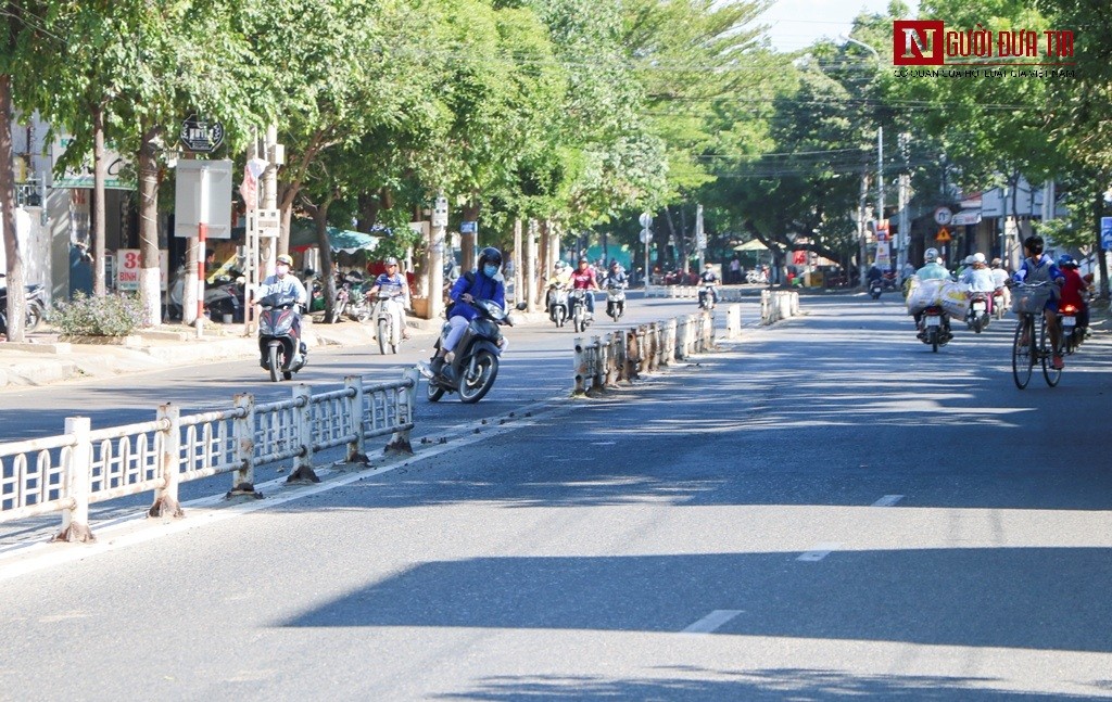 Dân sinh - Chùm ảnh: Những 'cái bẫy' chết người từ dải phân cách hư hỏng ở Ninh Thuận (Hình 14).