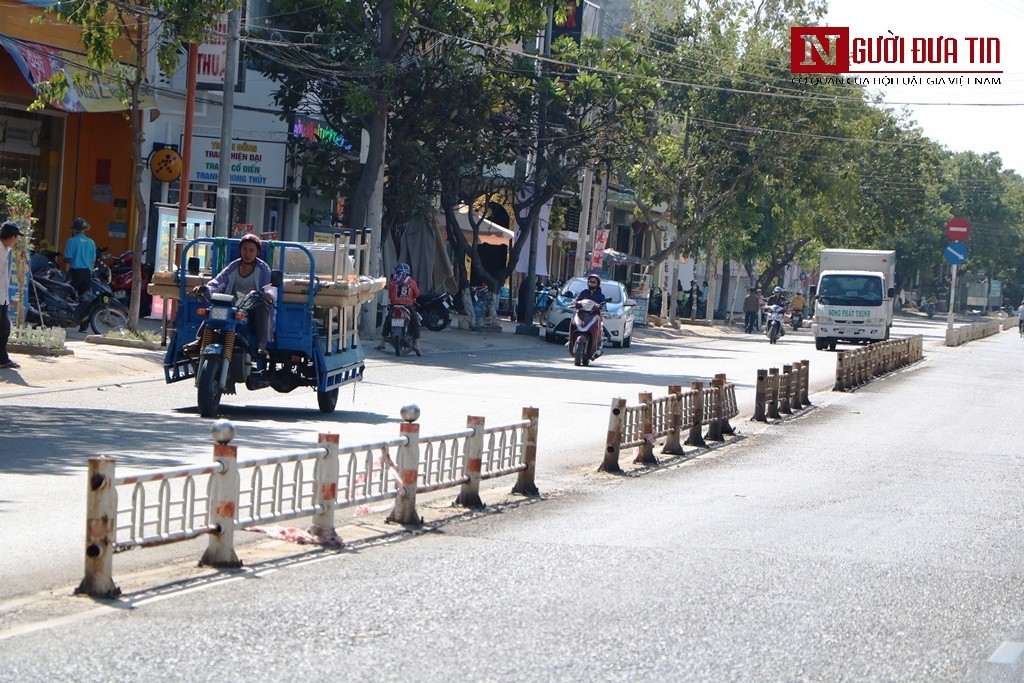 Dân sinh - Chùm ảnh: Những 'cái bẫy' chết người từ dải phân cách hư hỏng ở Ninh Thuận