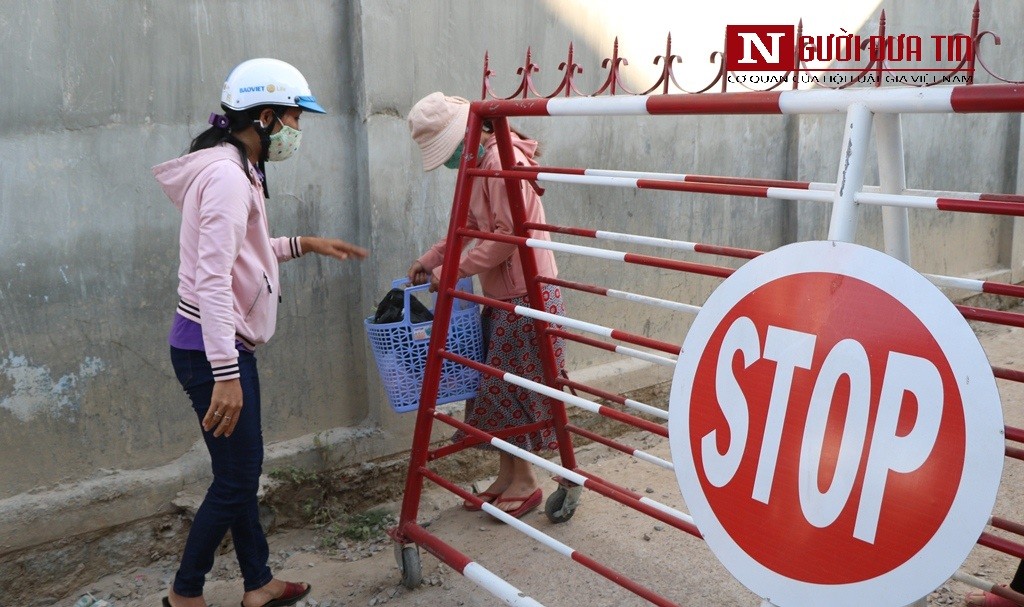 Tin nhanh - Chùm ảnh: Cận cảnh ngày đầu tại khu cách ly y tế tại  Văn Lâm 3, Ninh Thuận nơi có ca dương tính với Covid–19 (Hình 10).