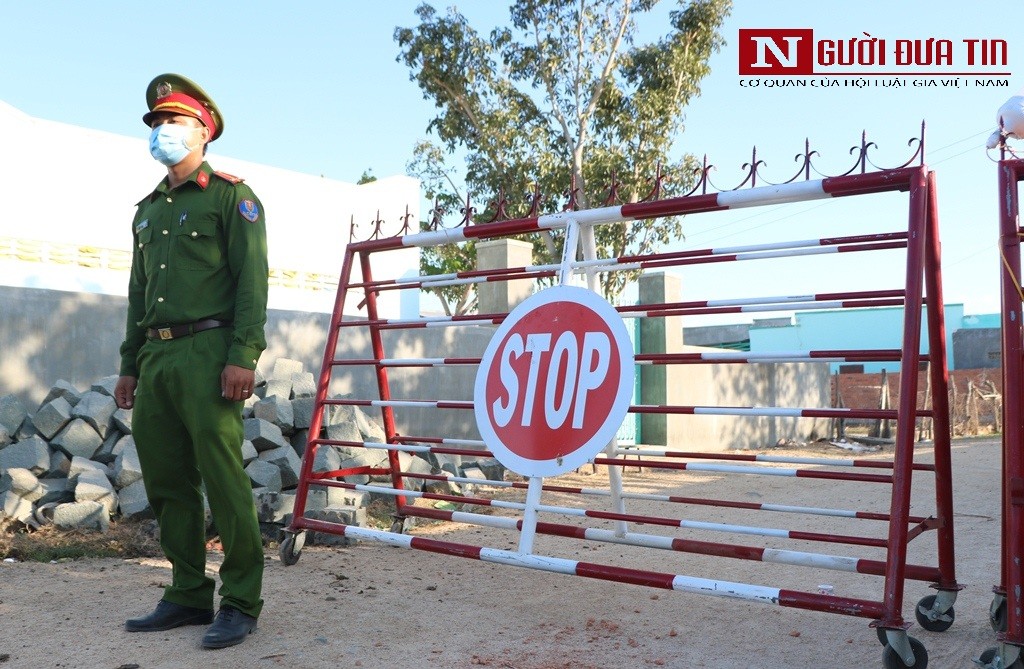 Tin nhanh - Chùm ảnh: Cận cảnh ngày đầu tại khu cách ly y tế tại  Văn Lâm 3, Ninh Thuận nơi có ca dương tính với Covid–19 (Hình 7).