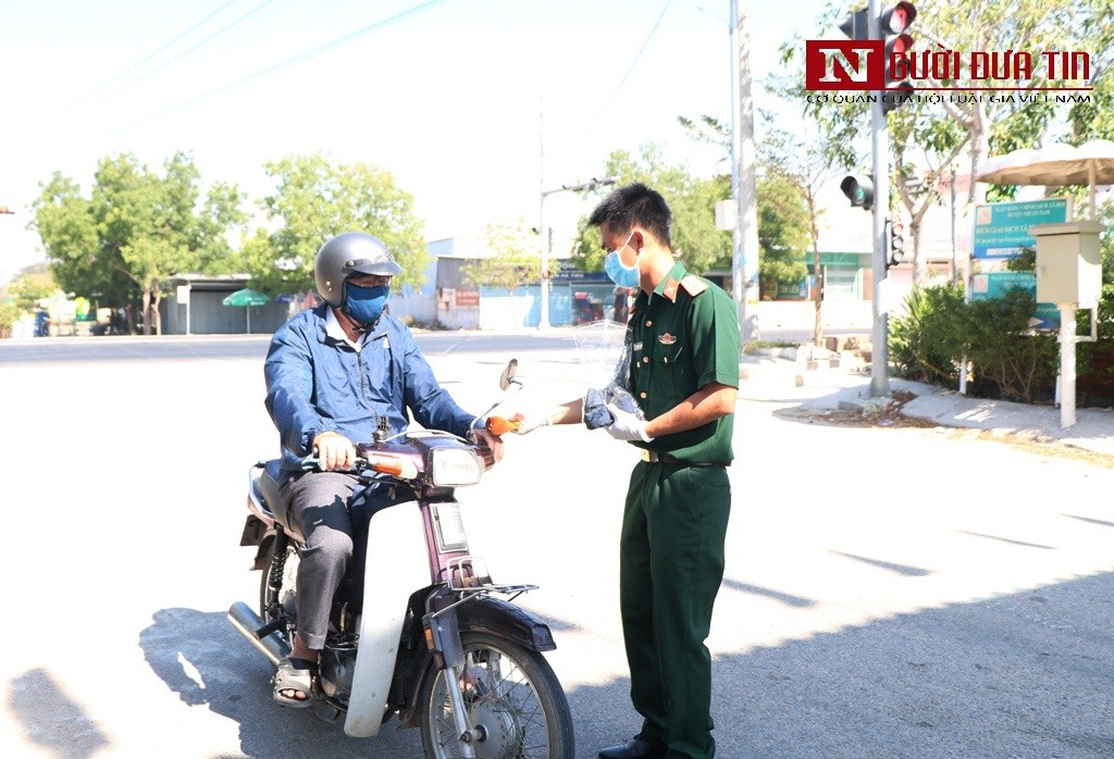 Tin nhanh - Những hình ảnh đẹp từ nơi cách ly y tế thôn Văn Lâm 3 (Hình 4).