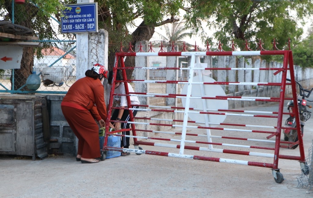 Tin nhanh - Ninh Thuận: Cận cảnh thôn Văn Lâm 3 trước giờ dỡ bỏ cách ly y tế (Hình 5).