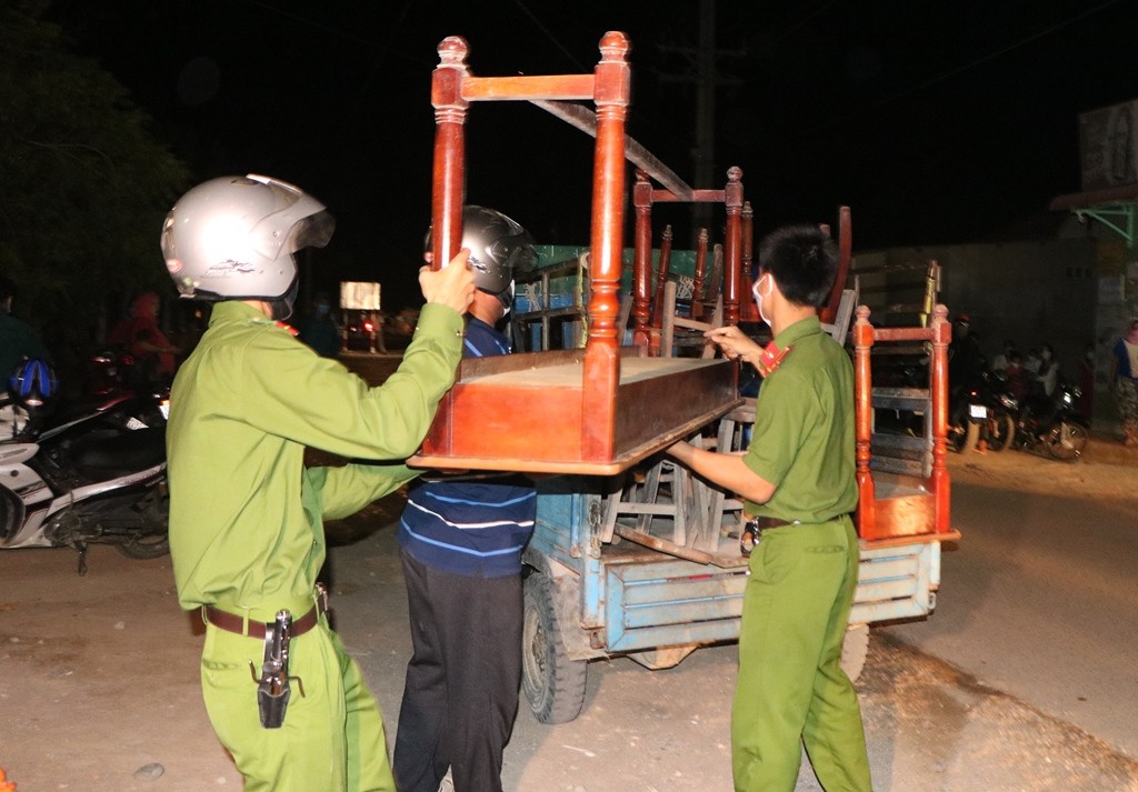 Tin nhanh - Người dân thôn Văn Lâm 3 vui mừng khi được dỡ bỏ phong tỏa (Hình 8).