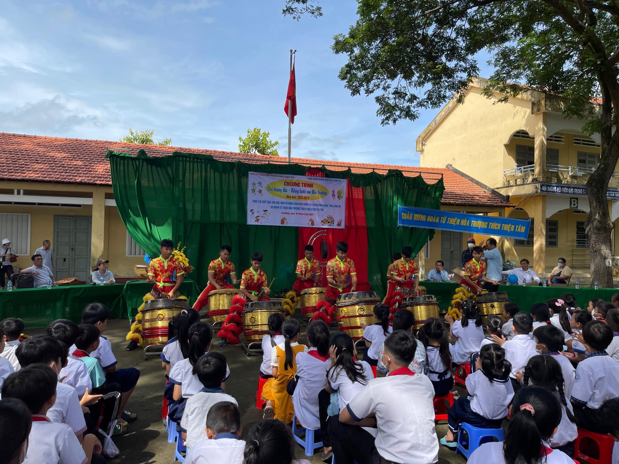 Gia đình - Những đứa trẻ “không gia đình” đem tiếng trống đổi lấy tiếng cười (Hình 6).