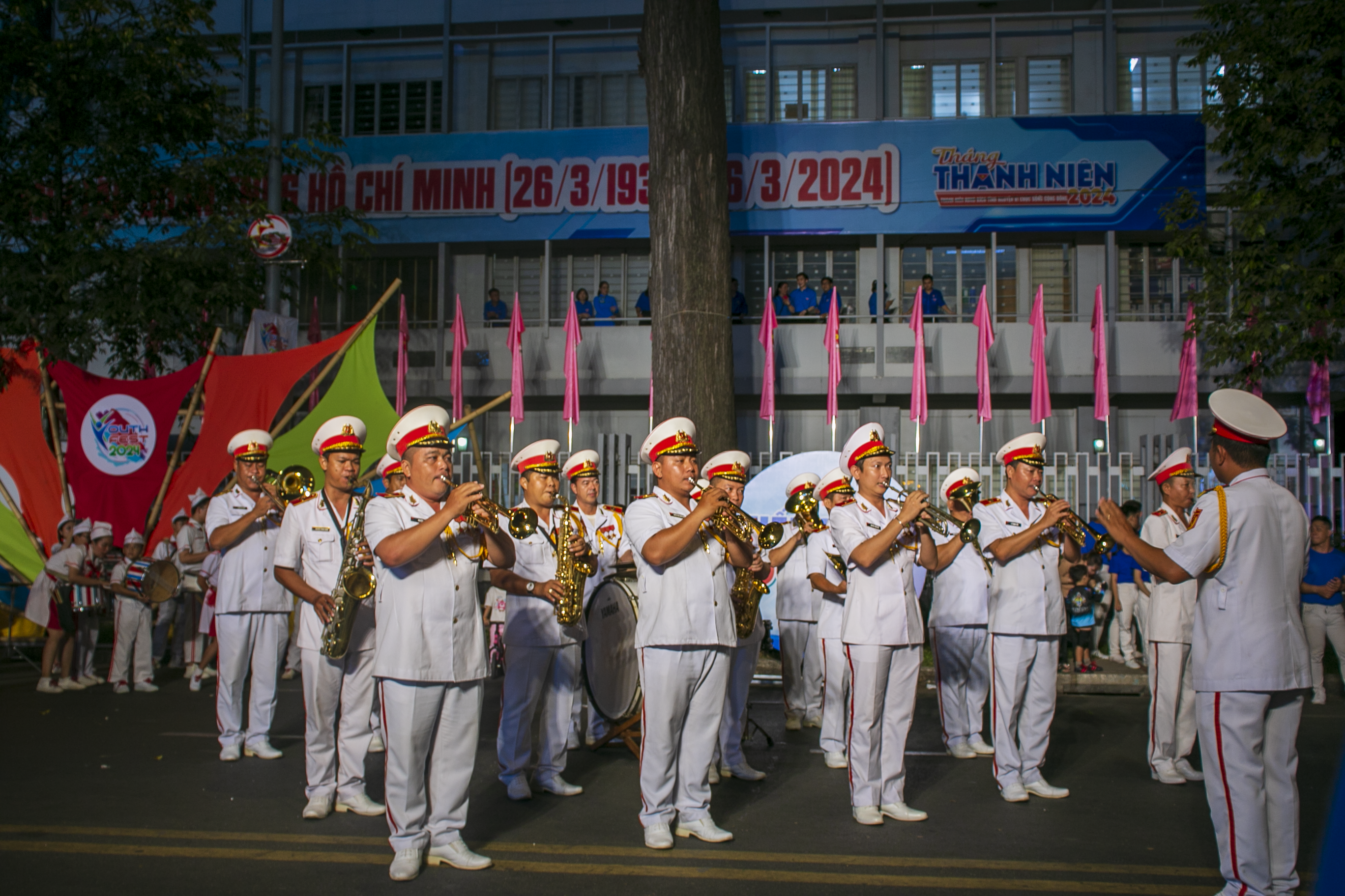 Giải trí - Youth Fest 2024: Nhiều du khách thích thú xem biểu diễn đường phố  (Hình 3).