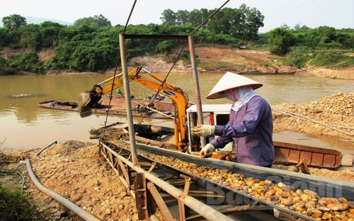 Kết nối- Chính sách - Tăng cường quản lý hoạt động khai thác tài nguyên khoáng sản, cát, sỏi lòng sông