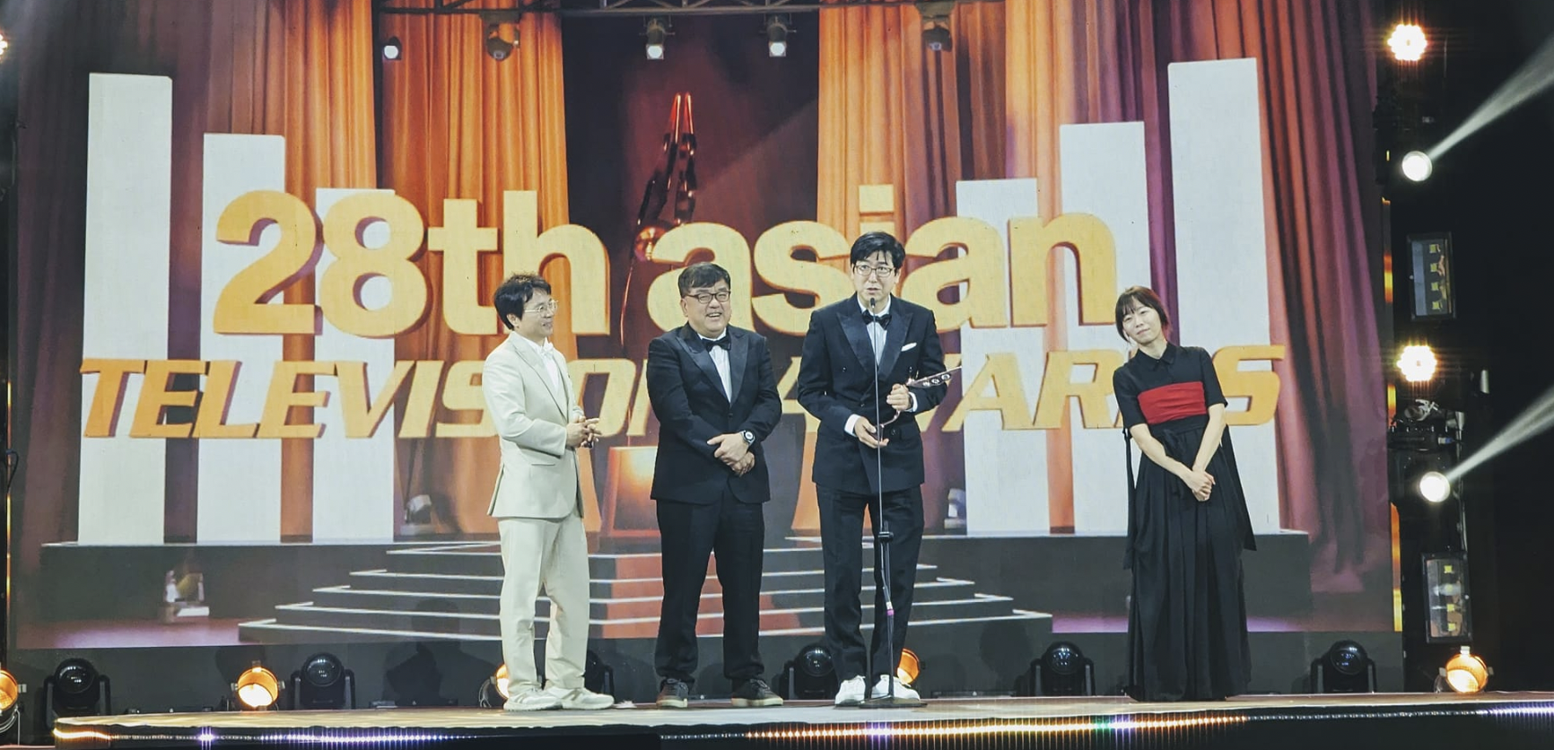 Giải trí - Taxi Driver 2 giành chiến thắng tại giải thưởng truyền hình châu Á lần thứ 28 (Hình 4).