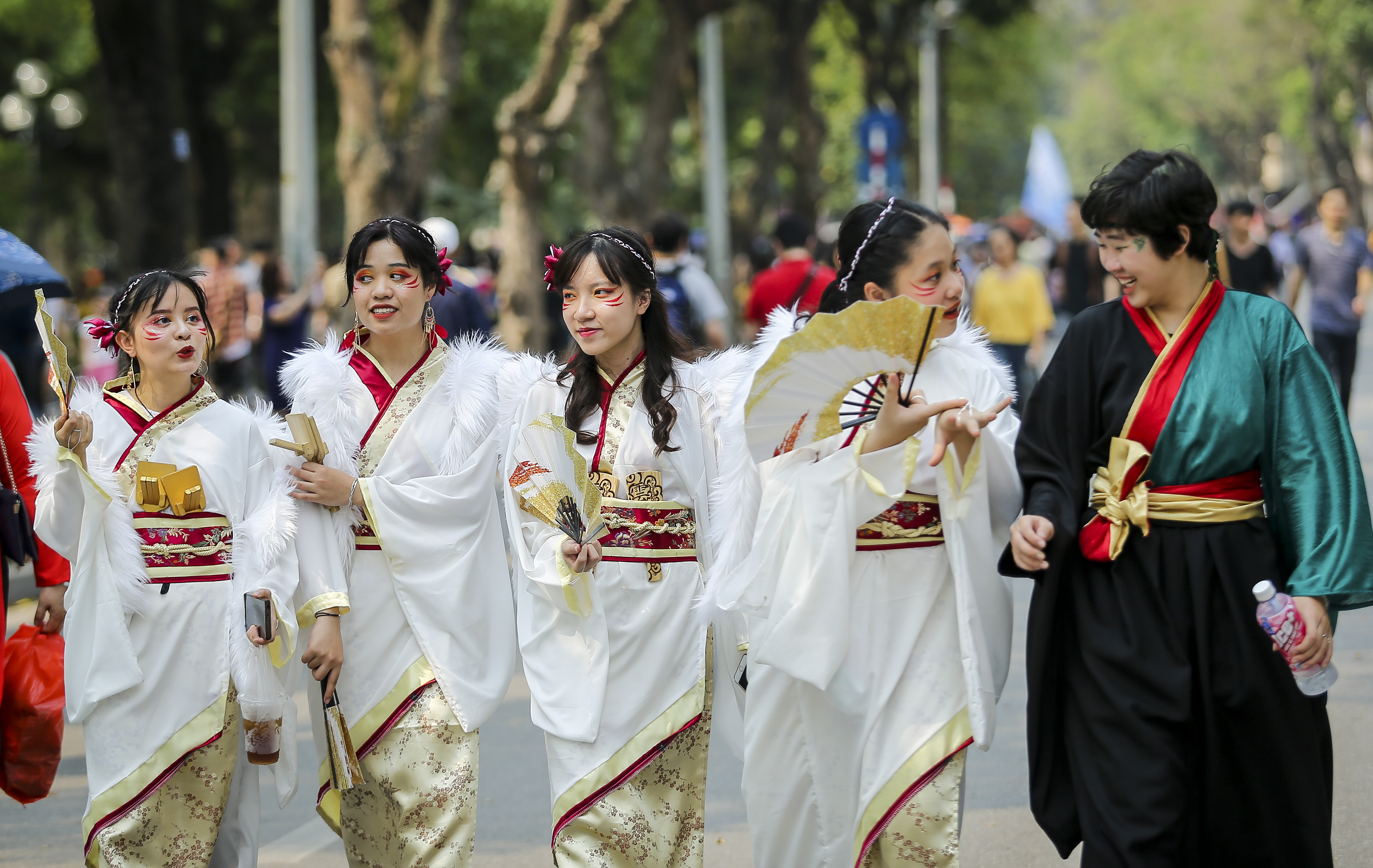 Văn hoá - Dòng người hào hứng tham gia Lễ hội hoa anh đào 2019 (Hình 3).