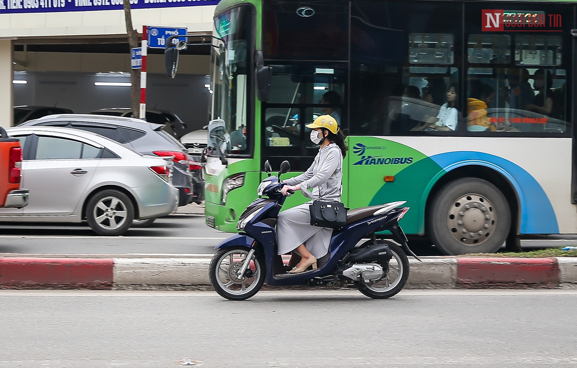 Dân sinh - Hà Nội: Dòng xe bất chấp, ngang nhiên đi ngược chiều tại Tố Hữu (Hình 8).